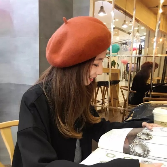 Adjustable Thick Wool Beret - Picture 4 of 10